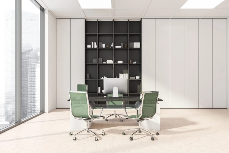 Regały metalowe w biurze – porządek, bezpieczeństwo, wygoda