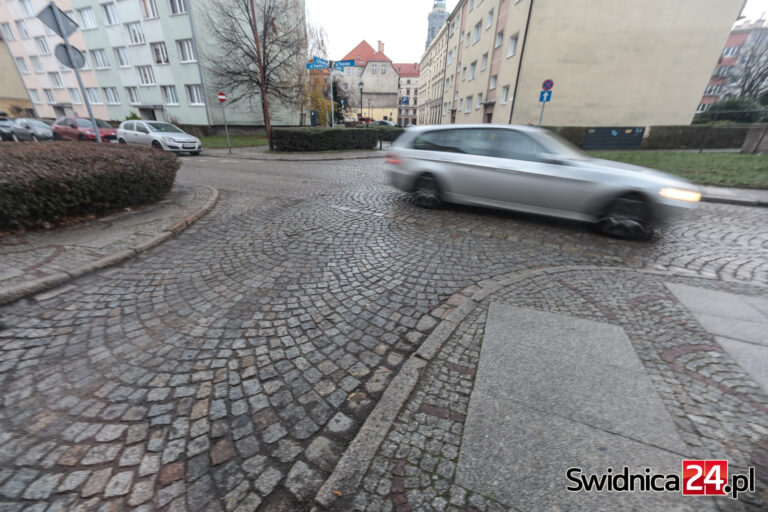 Bezpieczeństwo na skrzyżowaniu w śródmieściu do poprawy? Planują budowę progów zwalniających