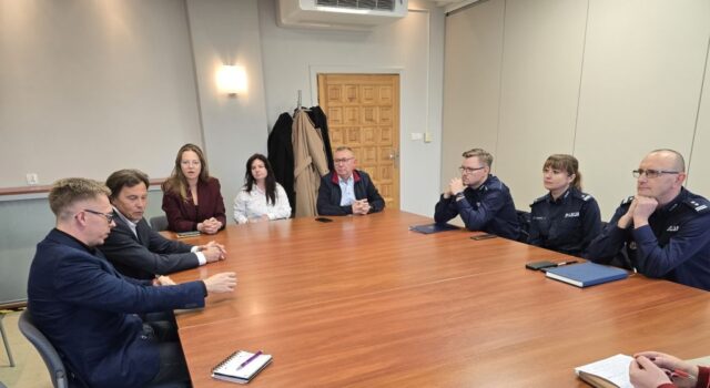 Krzywdzone, chore, zaniedbane zwierzęta. Kogo zawiadamiać? Radna poprosi służby o pomoc