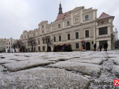 Może być ślisko. Synoptycy ostrzegają przed marznącymi opadami i oblodzeniem dróg