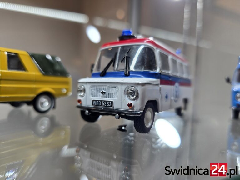Samochody marzeń w miniaturze. Kolekcja Piotra Szulca trafiła na wystawę [FOTO]