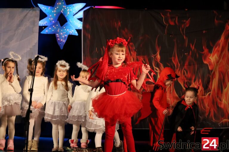 Mali kolędnicy na scenie. Ruszył 33. Świdnicki Przegląd Zespołów Kolędniczych [FOTO/VIDEO]