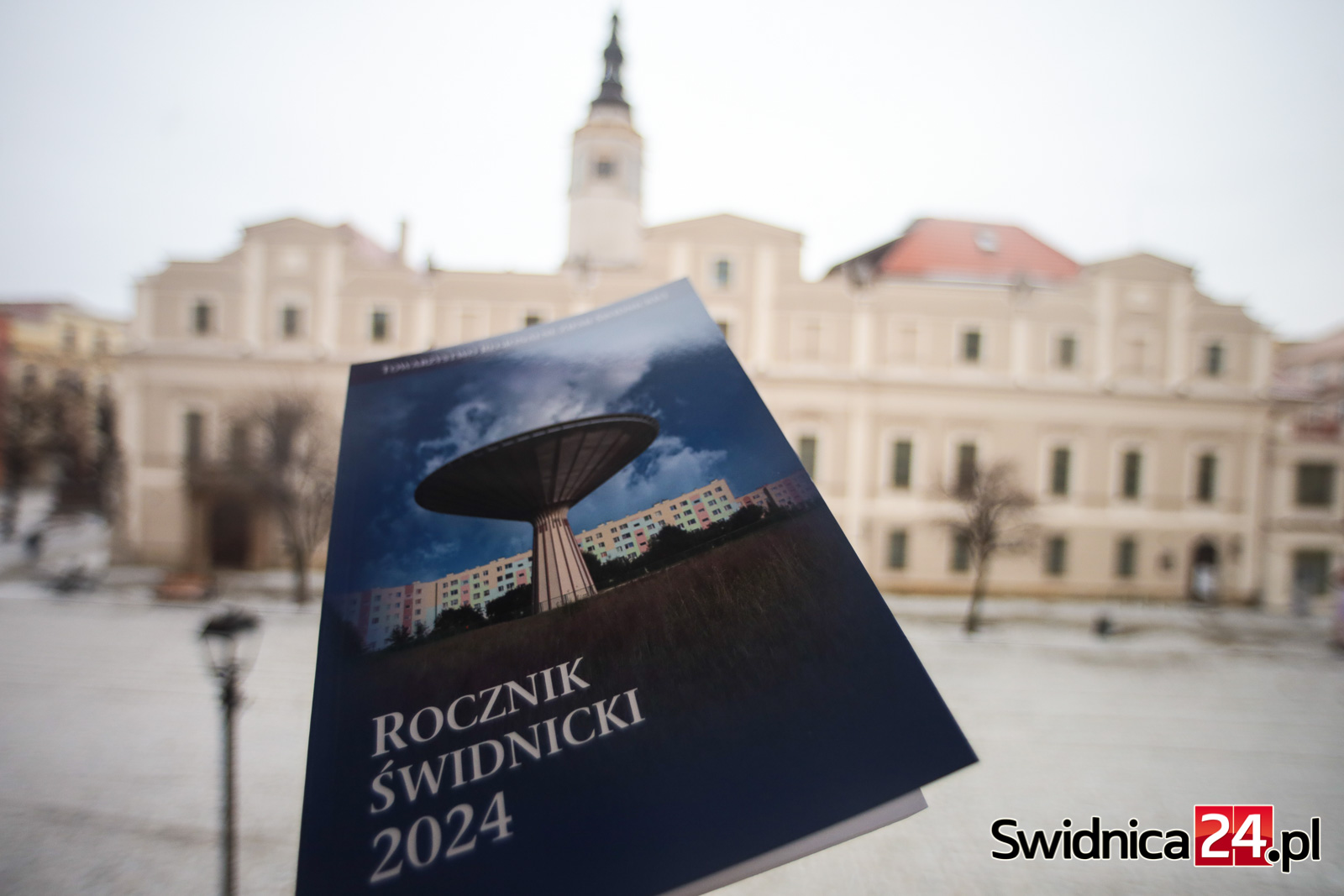 Od architektury powojennego modernizmu po aktorskie dokonania Juliusza Chrząstowskiego. Wydano 52. tom „Rocznika Świdnickiego” [KONKURS]