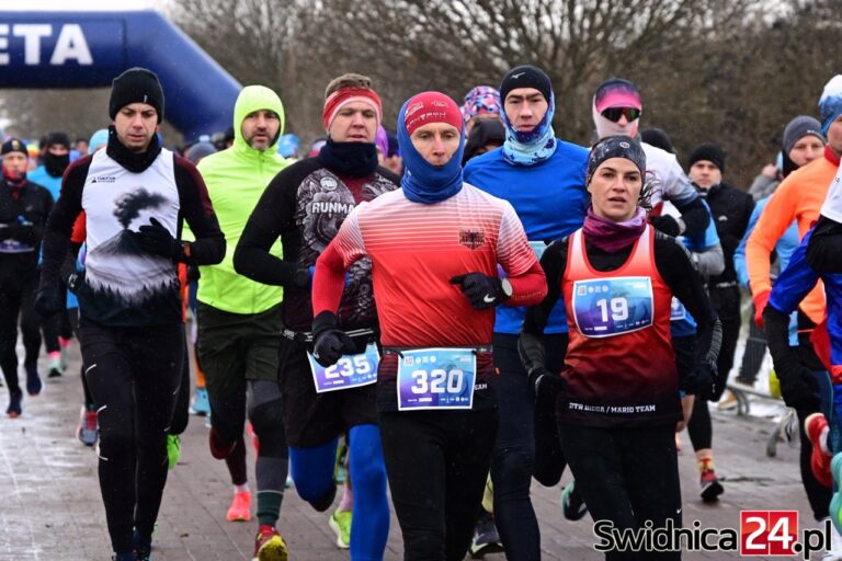 Bardzo mroźne i wymagające otwarcie biegowego roku w Świdnicy [WYNIKI/DUŻO ZDJĘĆ]