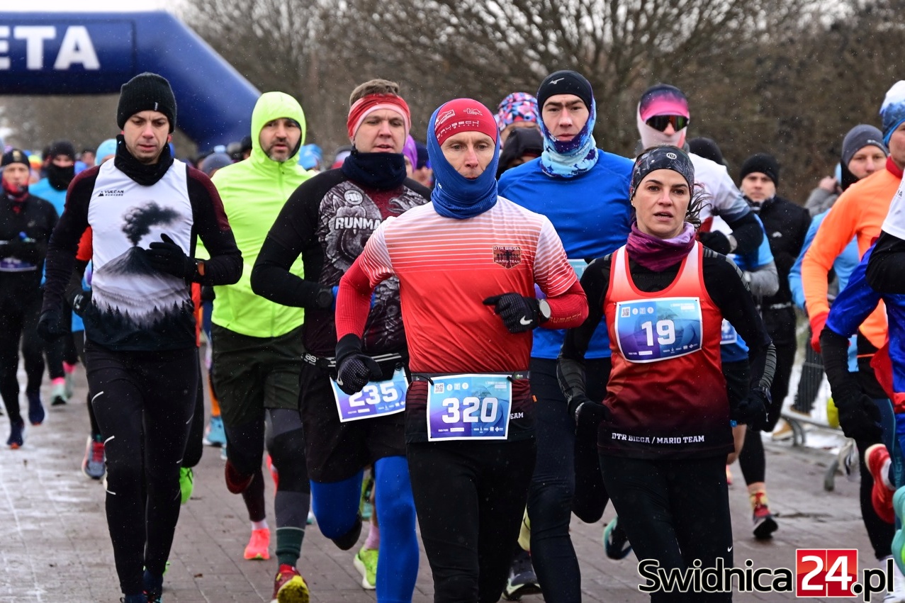 Bardzo mroźne i wymagające otwarcie biegowego roku w Świdnicy [WYNIKI/DUŻO ZDJĘĆ]