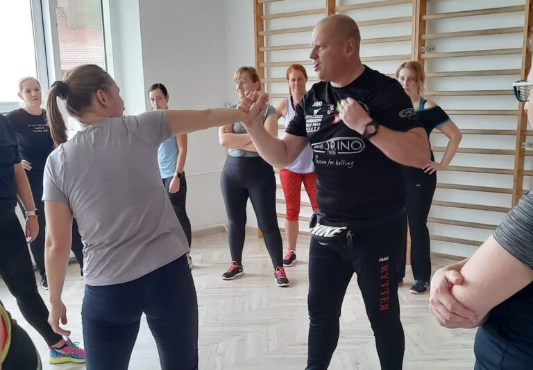 „Dama broni się sama”. Ruszają bezpłatne zajęcia dla kobiet