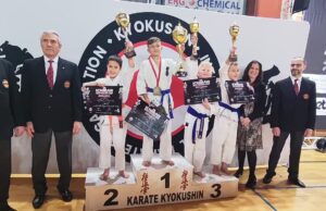 Michał Raczyński ze srebrnym medalem