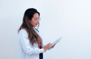 Jak przygotować się do pierwszych praktyk medycznych? Odzież, komfort i najważniejsze zasady