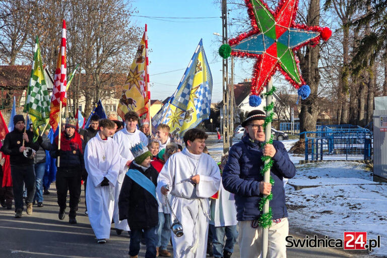 W święto Objawienia Pańskiego przez Mokrzeszów przeszedł Orszak Trzech Króli [FOTO/VIDEO]