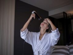 Suszenie włosów bez puszenia, czyli dlaczego warto wybrać suszarkę z dyfuzorem?