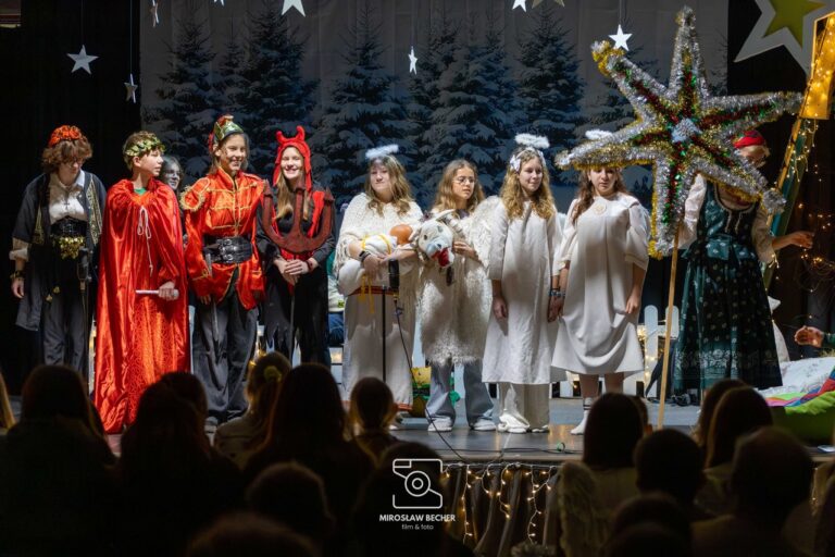 Tradycja, muzyka i świąteczna atmosfera. Żarowskie kolędowanie podsumowane [FOTO]