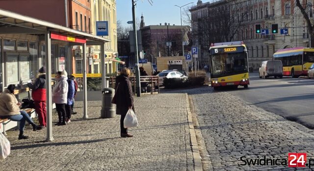 autobus linii nr 15 Świdnica (1)