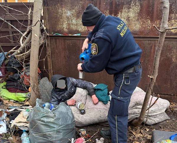 Bezdomni pod chmurką. „Odrzucają oferty pomocy”