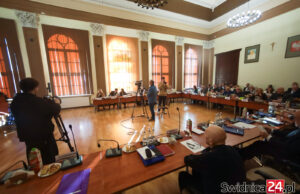 Kulisy samorządu: Posłuszeństwo, debata czy paraliż?