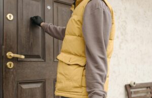 Krążą po domach i podszywają się pod kontrolerów. Urząd Gminy ostrzega przed oszustami