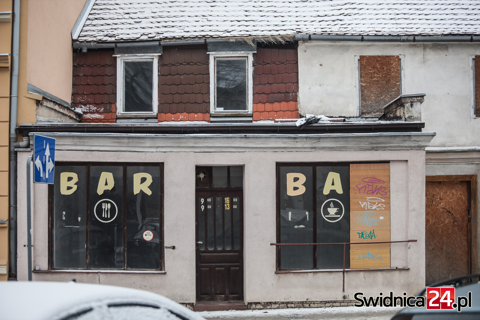 Dawniej mieściła się tam popularna gospoda i bar „U Michała”. Niszczejący budynek zostanie zburzony