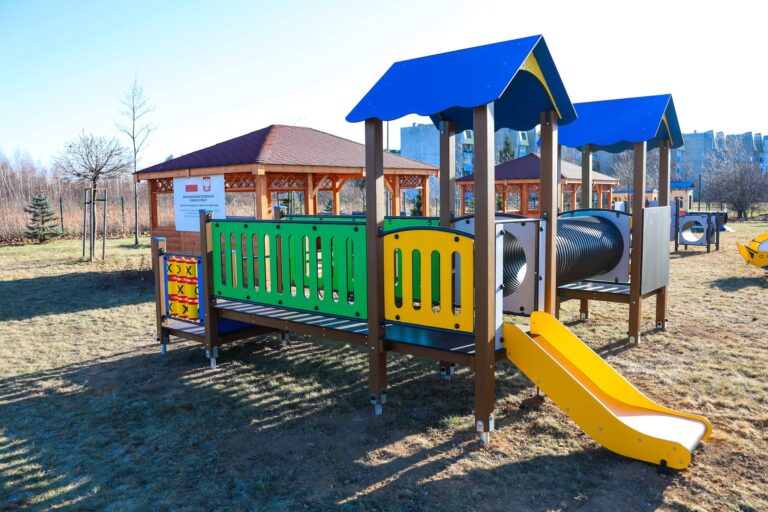 Place zabaw przy świdnickich żłobkach w nowej odsłonie [FOTO]