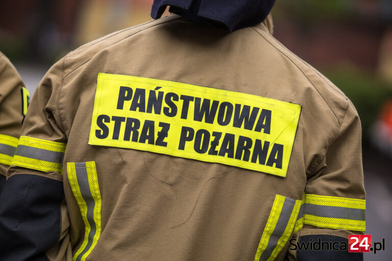 Strażacy na pomoc rannemu mężczyźnie