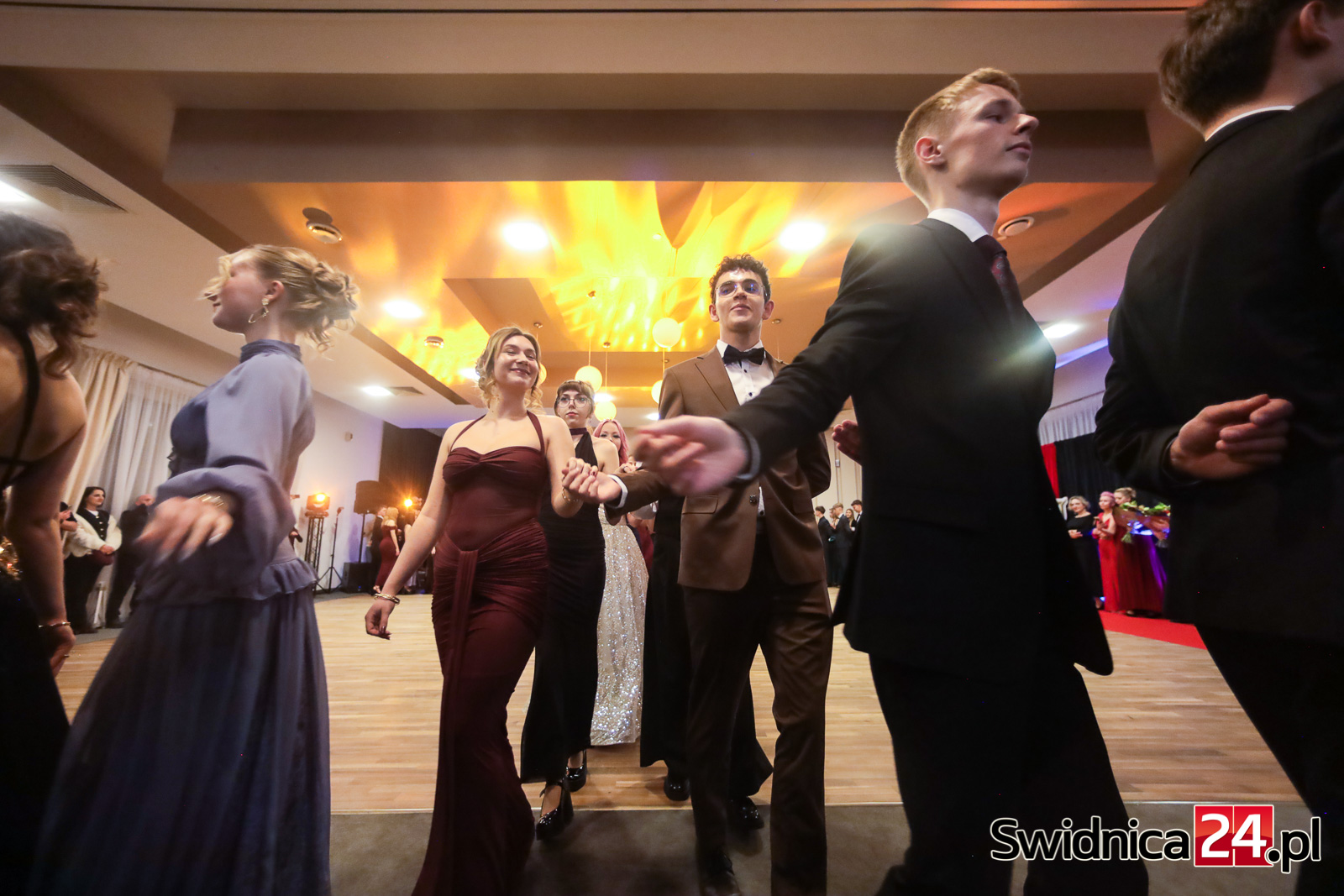 III LO ze Świdnicy rozpoczęło sezon studniówek [FOTO/VIDEO]