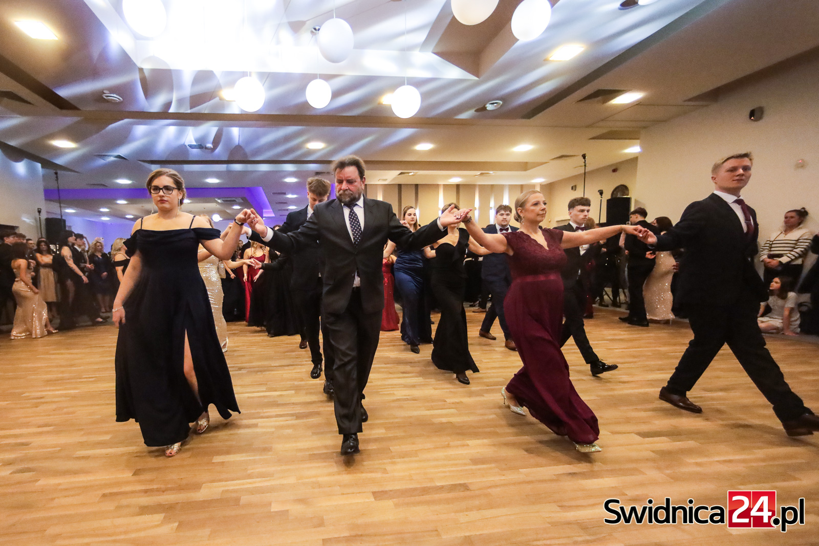 To był bal! Studniówka świdnickiego „Ekonomika” [FOTO/VIDEO]