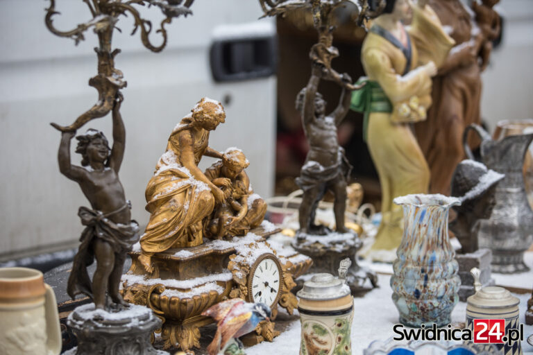 Miłośnicy rzeczy niezwykłych ponownie opanują Świdnicę. Zbliża się druga w tym roku giełda staroci