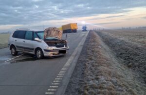 Zderzenie ciężarówki i samochodu osobowego na łączniku