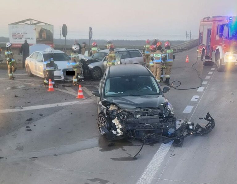 Zderzenie trzech samochodów na łączniku