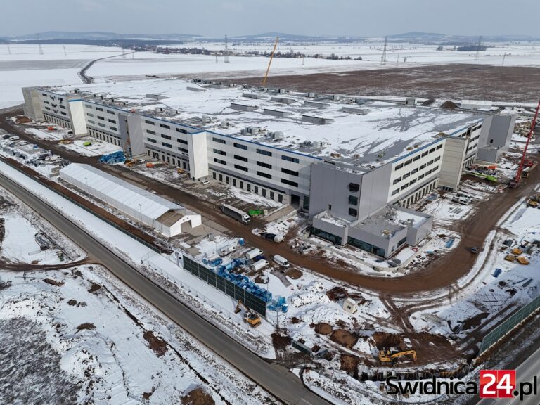 Amazon prawie gotowy, przebudowa infrastruktury drogowej trwa, co z Boschem? [FOTO]