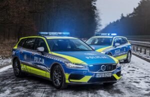 60 radiowozów bez ograniczników prędkości dla dolnośląskiej policji