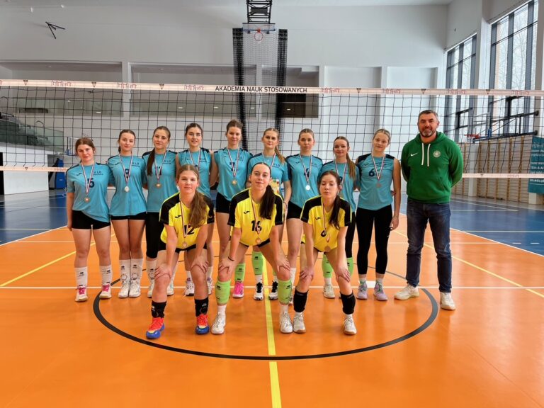 Srebro dla siatkarek z II LO