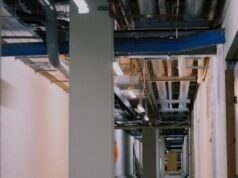 Kanalizacja wewnętrzna w nowym domu: Jak zapobiegać awariom, uciążliwym zapachom i hałasowi?