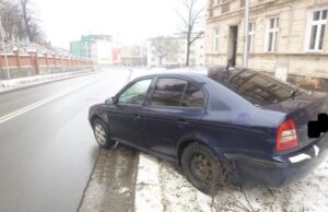 Samochód bez hamulca, pomoc niepełnosprawnej. Interwencje straży miejskiej