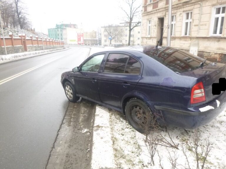 Samochód bez hamulca, pomoc niepełnosprawnej. Interwencje straży miejskiej