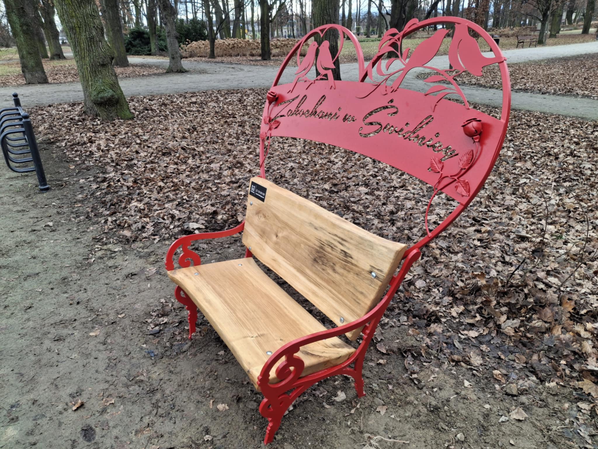 Ławeczka dla zakochanych stanęła w Parku Centralnym [FOTO]