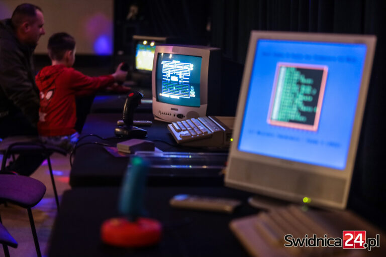 Powrót do złotej ery gier! Żarowskie spotkanie z legendami domowej rozrywki [FOTO/VIDEO]