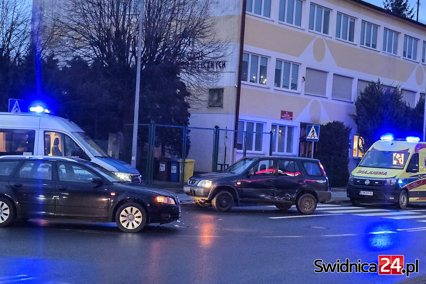 Kolizja na skrzyżowaniu przy Galerii Świdnickiej [FOTO]