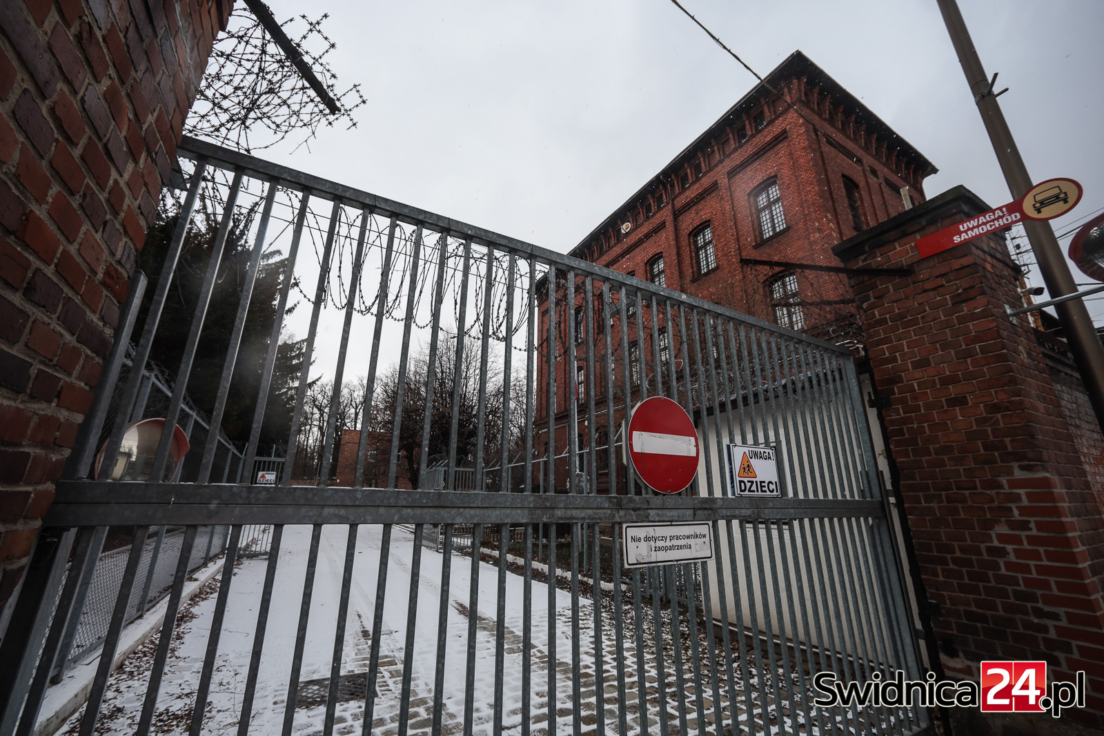 Ministerstwa porozumiały się w sprawie przekazania świdnickiego poprawczaka siłom zbrojnym