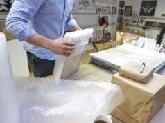 Pakowanie przesyłek krok po kroku: jak dobrać karton, wypełnienie i zabezpieczenia