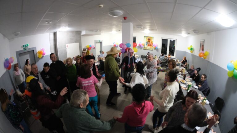 Chwile radości w schronisku św. Brata Alberta w Świdnicy. To był bal! [FOTO]