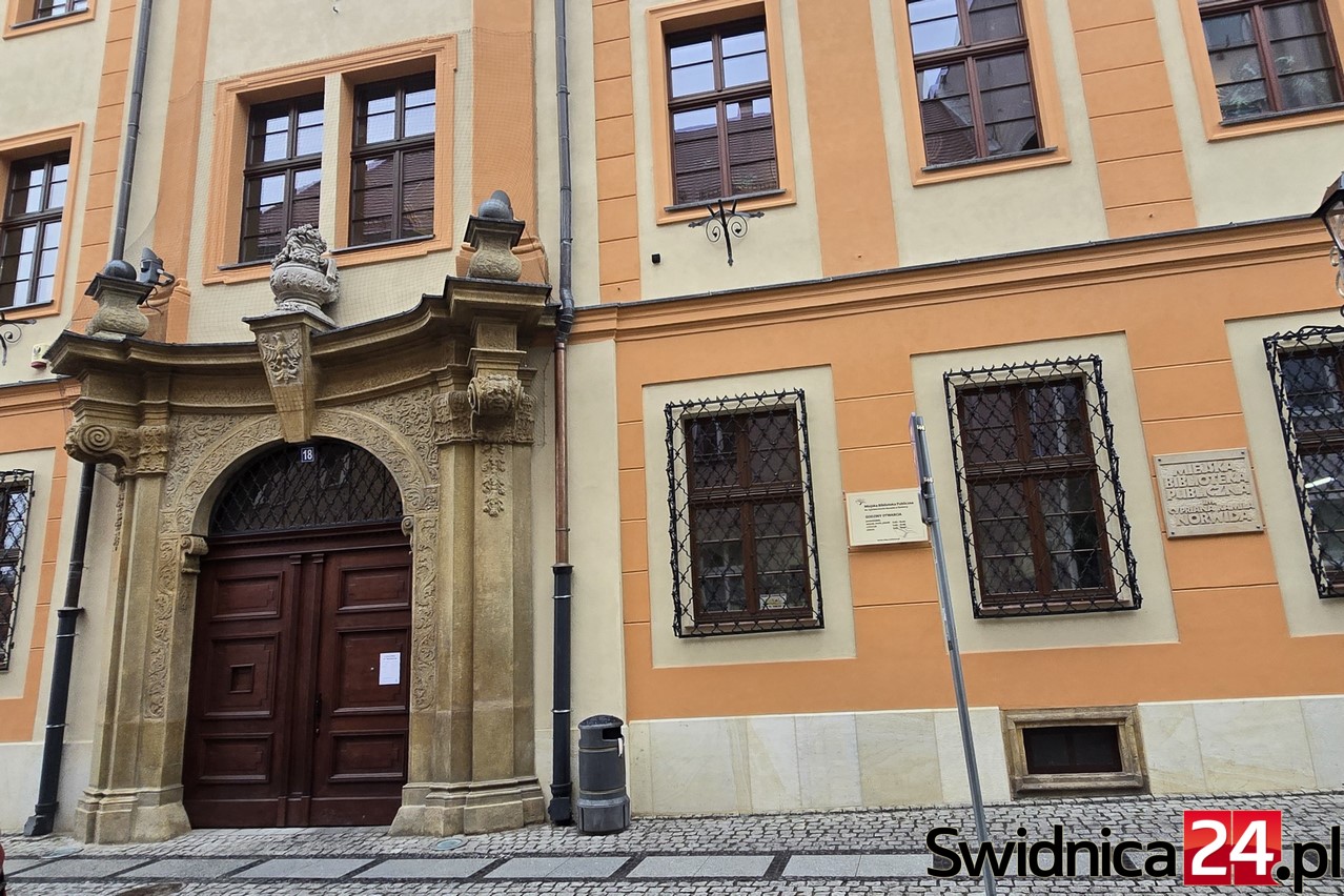 Spotkanie z aktorem i prezenterem Pawłem Orleańskim w Świdnicy. Wcześniej odczyta tekst dyktanda