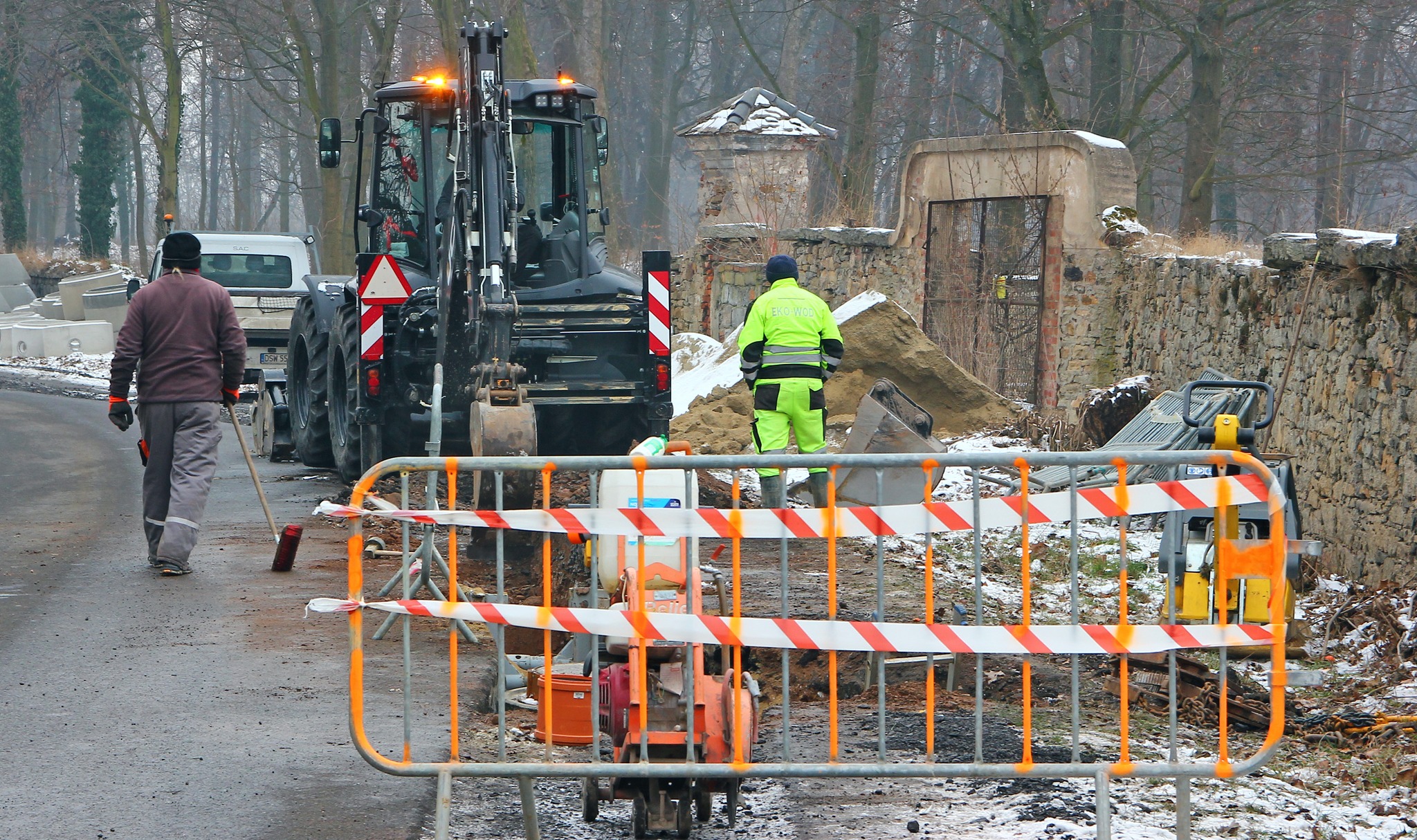 Za blisko 7 mln złotych budują kanalizację w Kałczynie [FOTO]