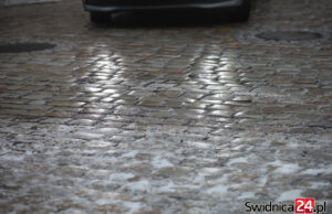 IMGW ostrzega przed oblodzeniem dróg i chodników