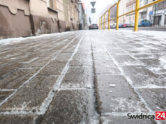 Znów może być ślisko na drogach. Synoptycy ostrzegają przed gołoledzią