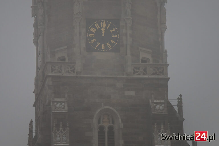 Świdnicka świątynia „uwolniona” z rusztowań. Jeszcze w tym roku katedralny zegar ma znów zacząć odmierzać czas [FOTO]