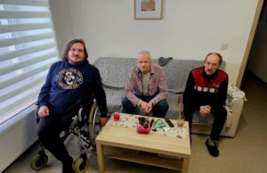 Mariusz, Krzysztof i Henryk znaleźli bezpieczną przystań w pierwszym mieszkaniu wspomaganym