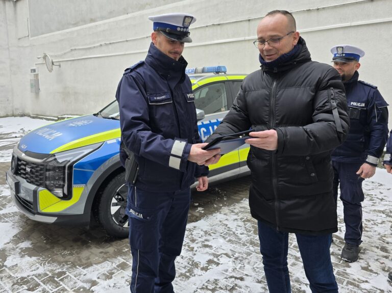 Nowy radiowóz dla świdnickiej drogówki [FOTO]
