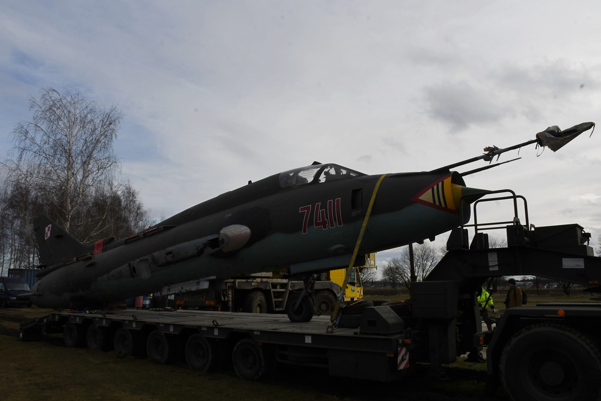 Wojsko podarowało Su-22M4. Samolot stanie przy gminny lądowisku w Świebodzicach [FOTO]