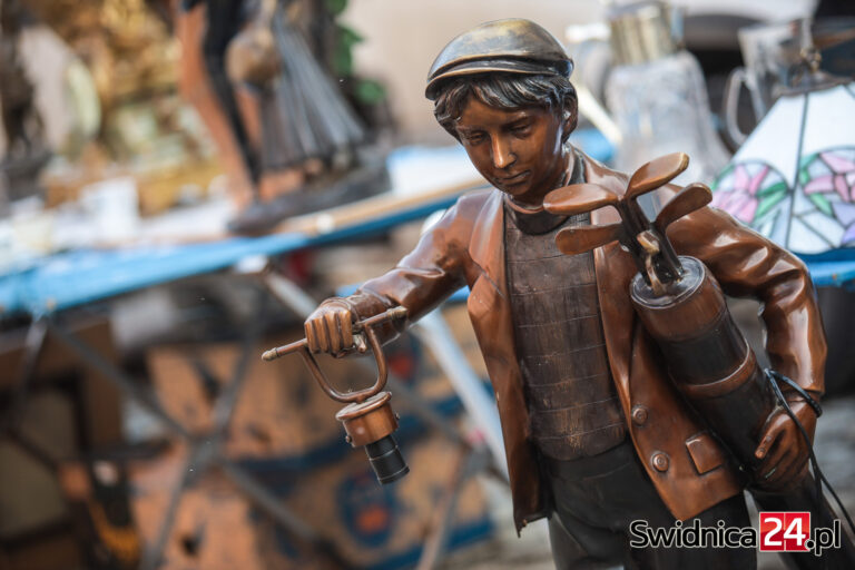 Miłośnicy rzeczy niezwykłych ponownie opanują Świdnicę. Zbliża się trzecia w tym roku giełda staroci