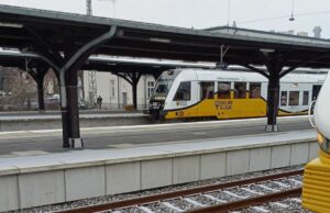 Ścisk w szynobusie, pasażerka zemdlała. Bez trakcji elektrycznej bez szans na poprawę?