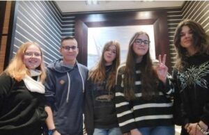 „Zrzuć Maskę” – licealiści na pomoc młodszym koleżankom i kolegom. „Przestańcie ukrywać emocje”